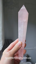 將影片載入圖庫檢視器並播放，Rose Quartz Wand - 230g #120
