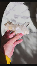 비디오를 갤러리 뷰어 Himalayan Quartz with Golden Hue - small 185g #510에 로드 및 재생
