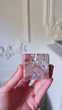將影片載入圖庫檢視器並播放，Druzy Pink &amp; Blue Agate Cube - 157g #124
