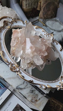 ギャラリービューアHigh Grade Pink Himalayan Quartz Cluster - 1.9kg #253に読み込んでビデオを見る
