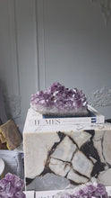 비디오를 갤러리 뷰어 Amethyst Cluster x Sugar Calcite - 2.53kg #96에 로드 및 재생
