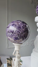 비디오를 갤러리 뷰어 Chevron Amethyst Sphere - 1.5kg #148에 로드 및 재생
