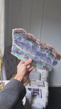 將影片載入圖庫檢視器並播放，Rainbow Fluorite Slab - 868g #537
