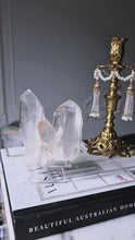 비디오를 갤러리 뷰어 Himalayan Quartz Cluster on Clear Stand - 637g #568에 로드 및 재생
