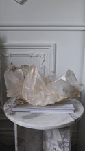 비디오를 갤러리 뷰어 Large Himalayan Quartz Cluster with Peach Hue - 7.46kg #543에 로드 및 재생
