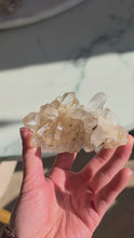 ギャラリービューアGolden Himalayan Quartz Cluster - 160g #429に読み込んでビデオを見る

