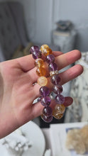 將影片載入圖庫檢視器並播放，Lodolite Amethyst x Citrine Quartz Bracelet - 11mm
