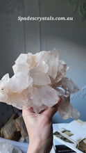 將影片載入圖庫檢視器並播放，Peach Himalayan Quartz Cluster - 1.4kg #275
