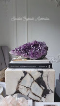 비디오를 갤러리 뷰어 Large Amethyst Cluster on Stand - 5.52kg #2에 로드 및 재생
