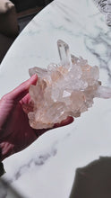 將影片載入圖庫檢視器並播放，Peach Himalayan Quartz Cluster - 511g #575
