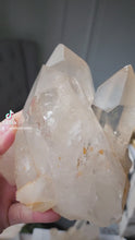 Cargar y reproducir el video en el visor de la galería, Golden Healer Clear Quartz - 1.16kg #127
