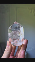 비디오를 갤러리 뷰어 30% OFF | Clear Quartz Tower / Point with Mica Inclusion - small 127g #326 (chipped)에 로드 및 재생
