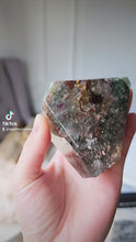 비디오를 갤러리 뷰어 Lodolite / Garden Quartz Freeform #184에 로드 및 재생
