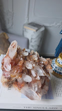 ギャラリービューアPineapple Red Hematoid / Fire Quartz Cluster - 1.27kg #105に読み込んでビデオを見る
