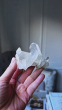 將影片載入圖庫檢視器並播放，Himalayan Quartz Cluster - small 81g #564
