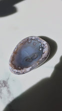ギャラリービューアBlack &amp; Blue Flower Agate Bowl / Jewellery Bowl - 300g #386に読み込んでビデオを見る
