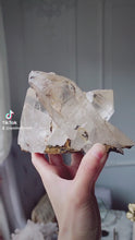 Cargar y reproducir el video en el visor de la galería, Clear Quartz Cluster - 1.25kg #128
