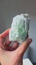 Cargar y reproducir el video en el visor de la galería, Green Fluorite Mineral Cluster - 202g small #137
