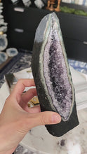 Load and play video in Gallery viewer, Amethyst Geode / Cave - small 908g #31
