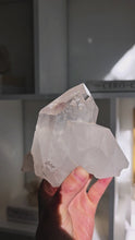 Cargar y reproducir el video en el visor de la galería, Himalayan Quartz Cluster - 768g #276
