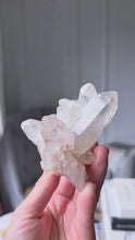 Laden und Abspielen von Videos im Galerie-Viewer, Himalayan Quartz Cluster - small 208g #554
