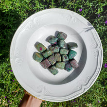 將圖片載入圖庫檢視器 Ruby &amp; Fuchsite Tumbled Stones
