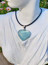 Cargar imagen en el visor de la galería, Aquamarine Heart Pendant (with chain)
