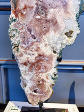 將圖片載入圖庫檢視器 Pink Amethyst Slab on stand - 3.4kg #7
