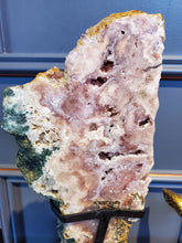 將圖片載入圖庫檢視器 Pink Amethyst Slab on stand - 3.4kg #7
