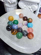 Cargar imagen en el visor de la galería, 20 Mini Crystal Spheres Set
