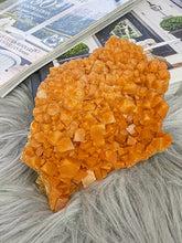 이미지를 갤러리 뷰어에 로드 , Orange Calcite Cluster #53
