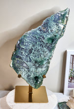 將圖片載入圖庫檢視器 Moss Agate Slab on Gold Metal Stand - 2.96kg #3
