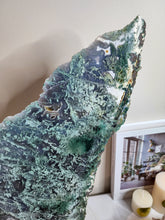 將圖片載入圖庫檢視器 Moss Agate Slab on Gold Metal Stand - 2.96kg #3
