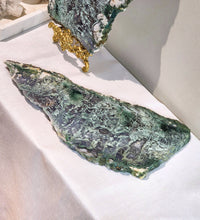 將圖片載入圖庫檢視器 Moss Agate Slab on Gold Metal Stand - 2.96kg #3
