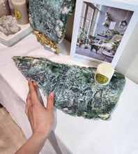 將圖片載入圖庫檢視器 Moss Agate Slab on Gold Metal Stand - 2.96kg #3
