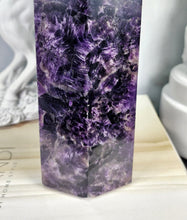 將圖片載入圖庫檢視器 Chevron Amethyst Tower - Large 2.89kg
