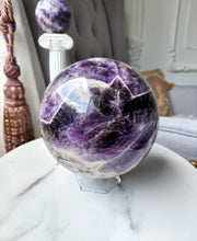 將圖片載入圖庫檢視器 Extra Large Chevron Amethyst Sphere - 6.48 kg
