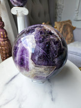 將圖片載入圖庫檢視器 Extra Large Chevron Amethyst Sphere - 6.48 kg
