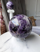 將圖片載入圖庫檢視器 Extra Large Chevron Amethyst Sphere - 6.48 kg
