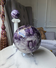 將圖片載入圖庫檢視器 Extra Large Chevron Amethyst Sphere - 6.48 kg
