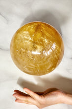 將圖片載入圖庫檢視器 Golden Honey Calcite Sphere - Extra Large 7.35kg
