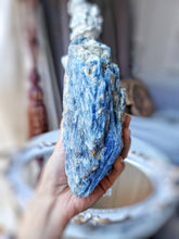 Cargar imagen en el visor de la galería, Blue Kyanite &amp; Matrix - 1.35kg #10
