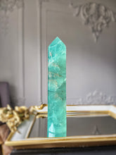 Cargar imagen en el visor de la galería, Green Fluorite Round Tower / Pillar - 811g #43
