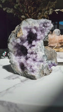 將影片載入圖庫檢視器並播放，The Moon - Amethyst Flower Geode - 3.9kg
