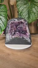 비디오를 갤러리 뷰어 Amethyst Cave - 10.5kg #M3에 로드 및 재생
