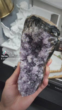 將影片載入圖庫檢視器並播放，Amethyst Flower Agate Cluster #3
