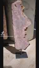 비디오를 갤러리 뷰어 Pink Amethyst Slab on metal stand - 3.22kg #13에 로드 및 재생
