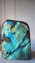 Load and play video in Gallery viewer, Labradorite Freeform - 757g #130
