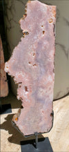 將圖片載入圖庫檢視器 Pink Amethyst Slab on metal stand - 3.22kg #13
