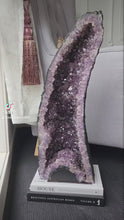 將影片載入圖庫檢視器並播放，Large Amethyst Cave - Extra Quality 19.11kg
